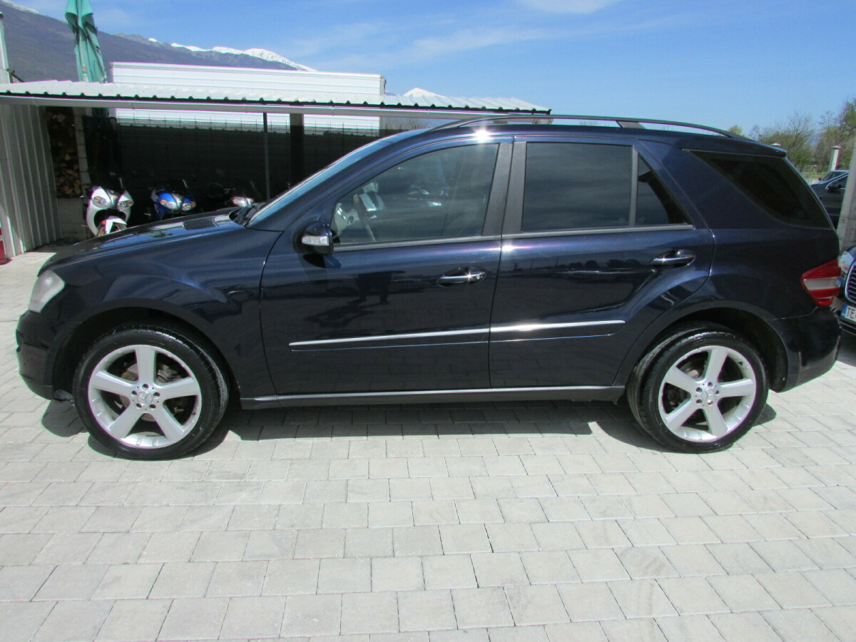Mercedes-Benz M-Class   - 2005