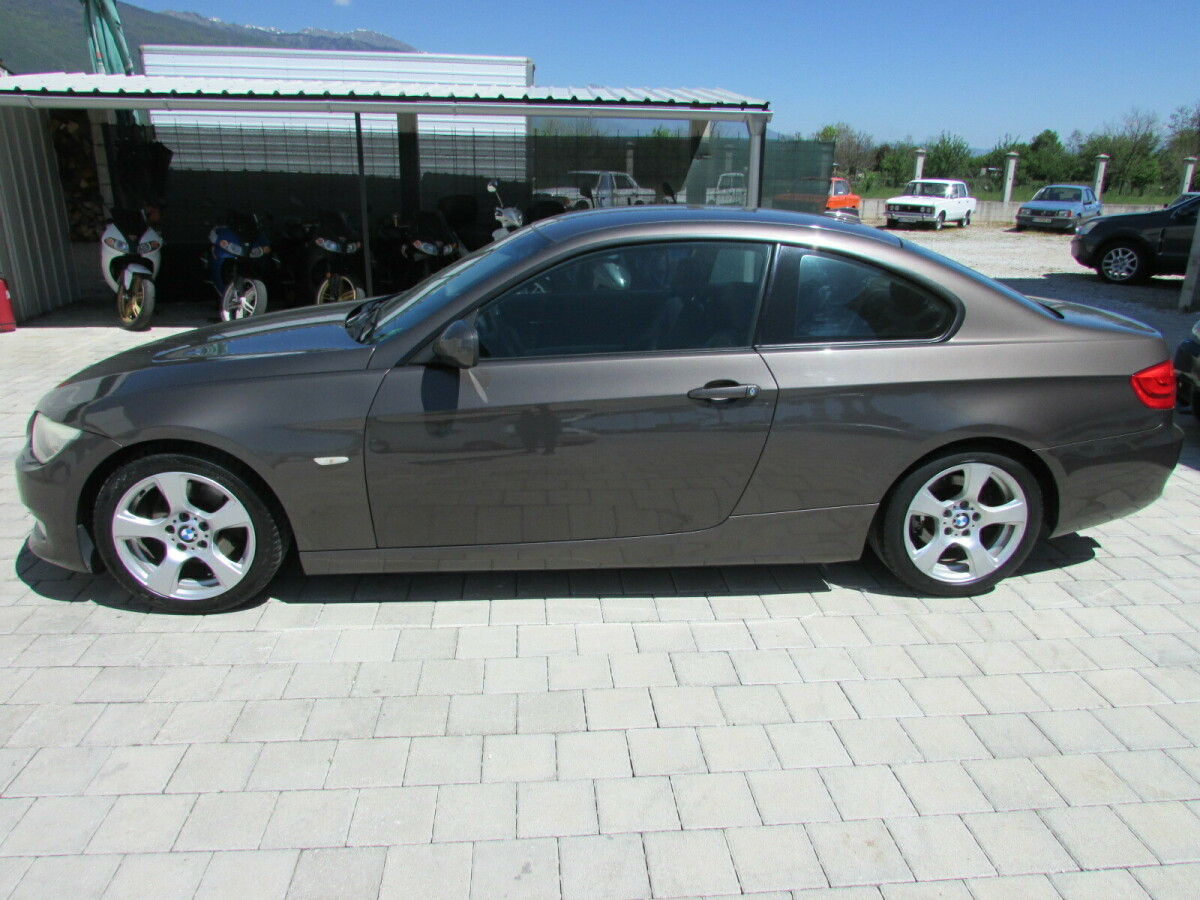 BMW 3 Series   - 2010
