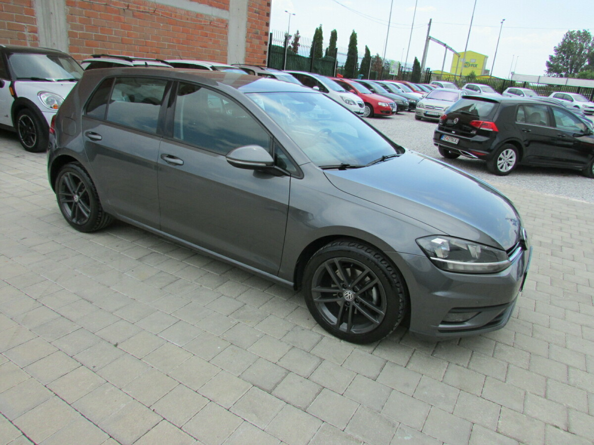 Volkswagen Golf   - 2018