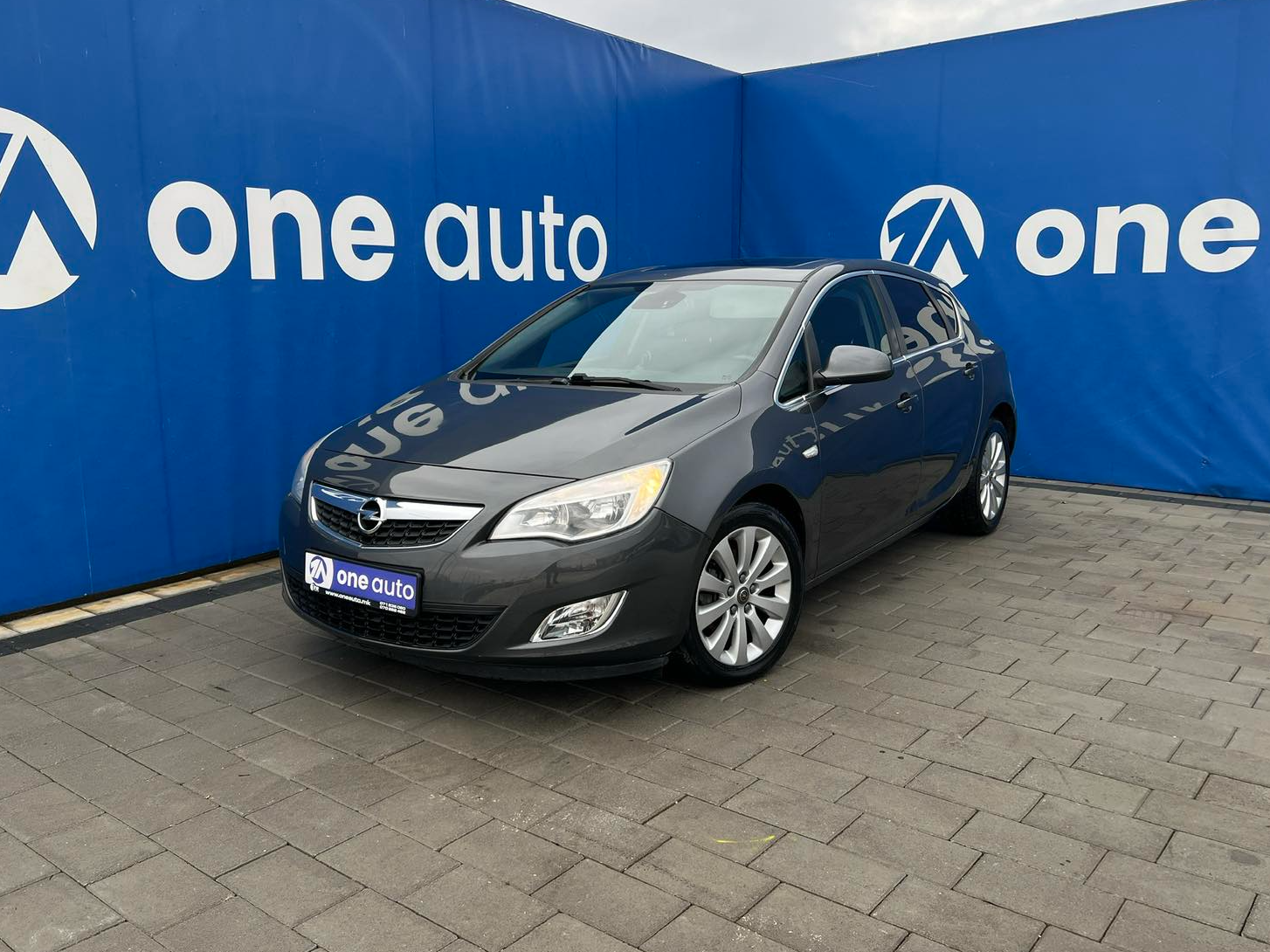 Opel Astra   - 2010