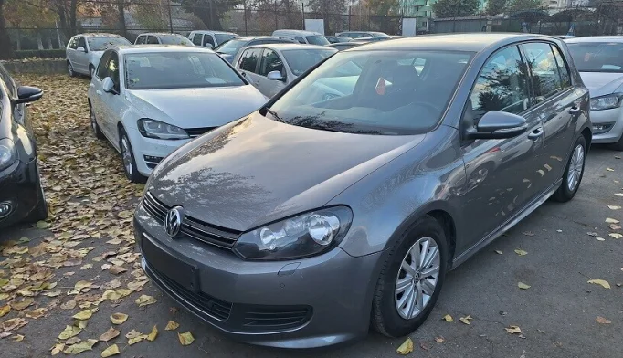 Volkswagen Golf   - 2010