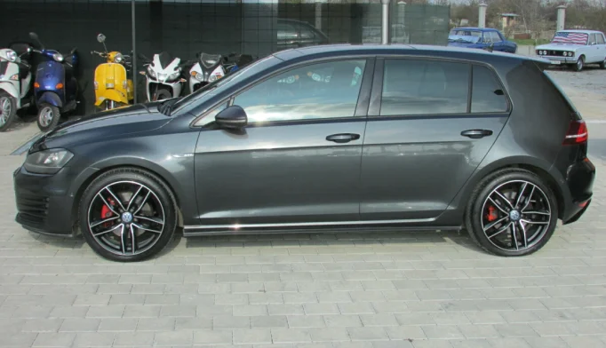 Volkswagen Golf   - 2014