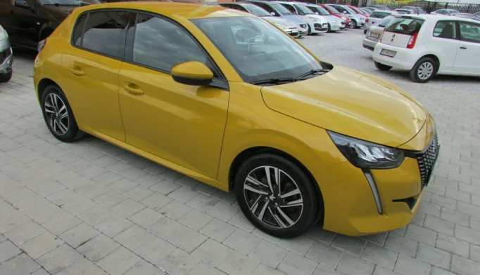 Peugeot 208   - 2021