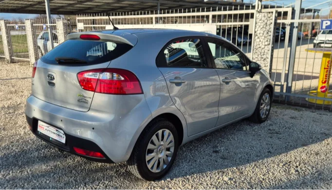 Kia Rio  - 2012