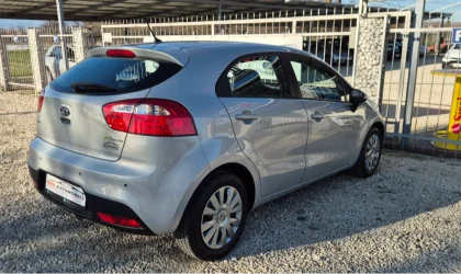 Kia Rio  - 2012