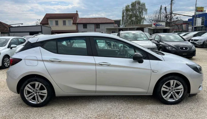 Opel Astra  - 2021