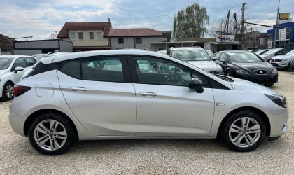 Opel Astra  - 2021