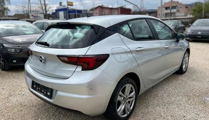 Opel Astra  - 2021