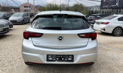 Opel Astra  - 2021