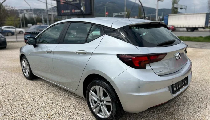 Opel Astra  - 2021