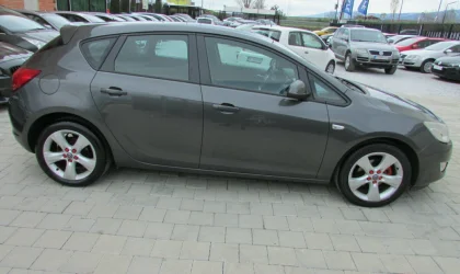 Opel Astra  - 2012
