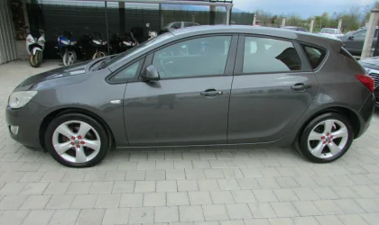 Opel Astra  - 2012