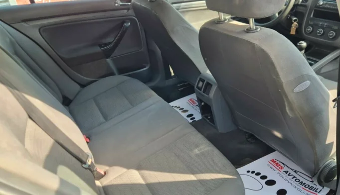 Volkswagen Golf  - 2004