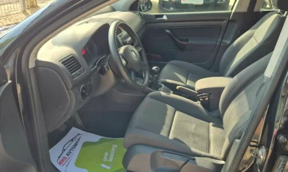 Volkswagen Golf  - 2004