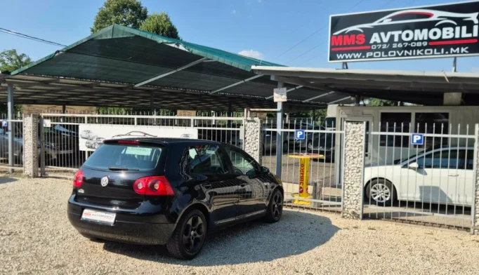 Volkswagen Golf  - 2004