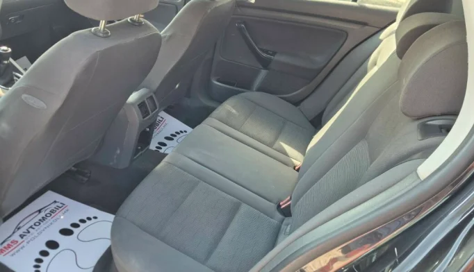 Volkswagen Golf  - 2004