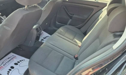 Volkswagen Golf  - 2004