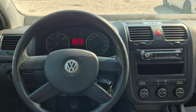 Volkswagen Golf  - 2004