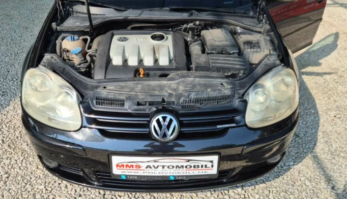 Volkswagen Golf  - 2004