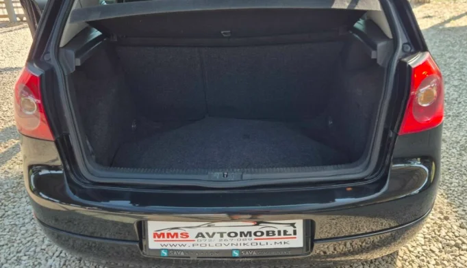 Volkswagen Golf  - 2004