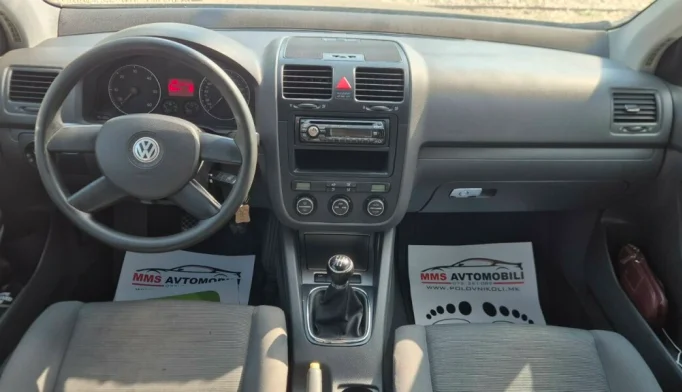 Volkswagen Golf  - 2004