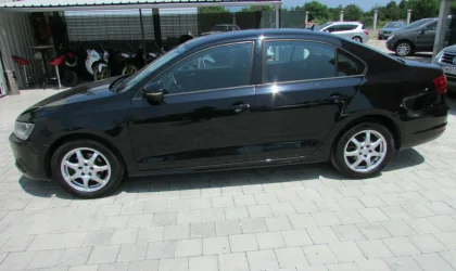 Volkswagen Jetta  - 2011