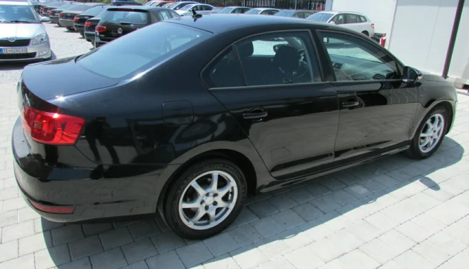 Volkswagen Jetta  - 2011