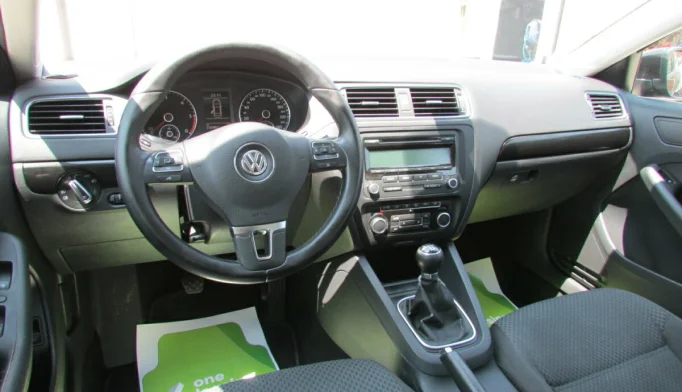 Volkswagen Jetta  - 2011