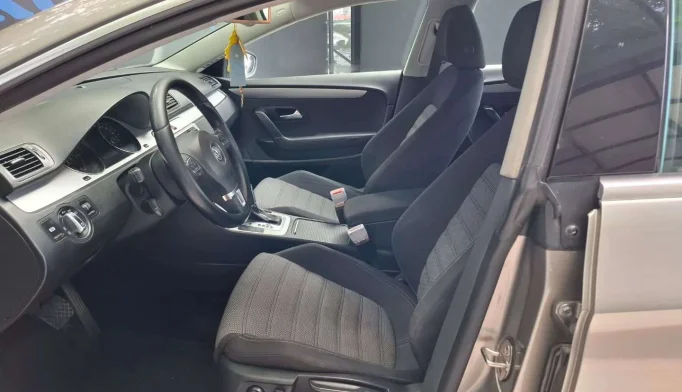 Volkswagen Passat CC  - 2010