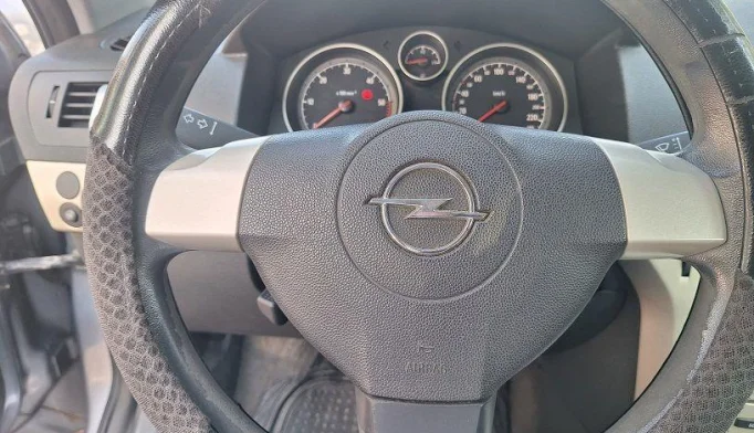Opel Astra  - 2008