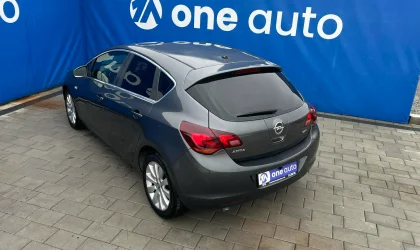 Opel Astra  - 2010