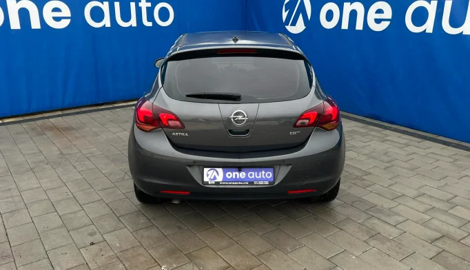Opel Astra  - 2010