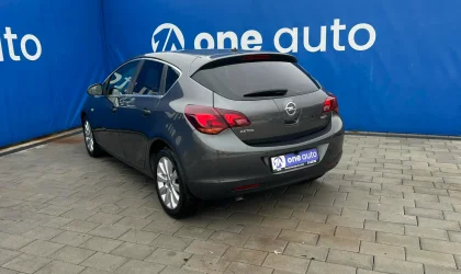 Opel Astra  - 2010