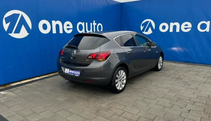 Opel Astra  - 2010