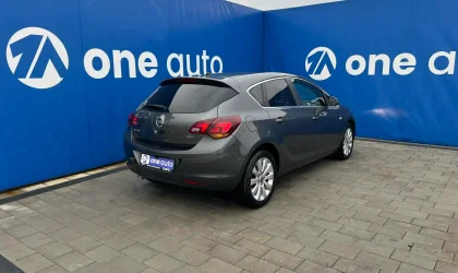 Opel Astra  - 2010